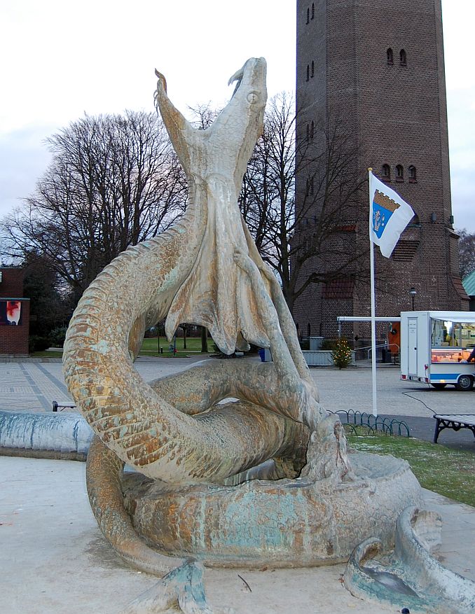Trelleborg: Seeschlange / Trelleborg in Sweden hat a very interesting fountain in its center