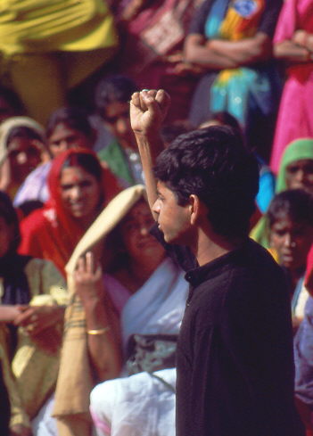 Internationaler Frauentag in Delhi 1992: auch Männer solidarisieren sich mit den Frauen