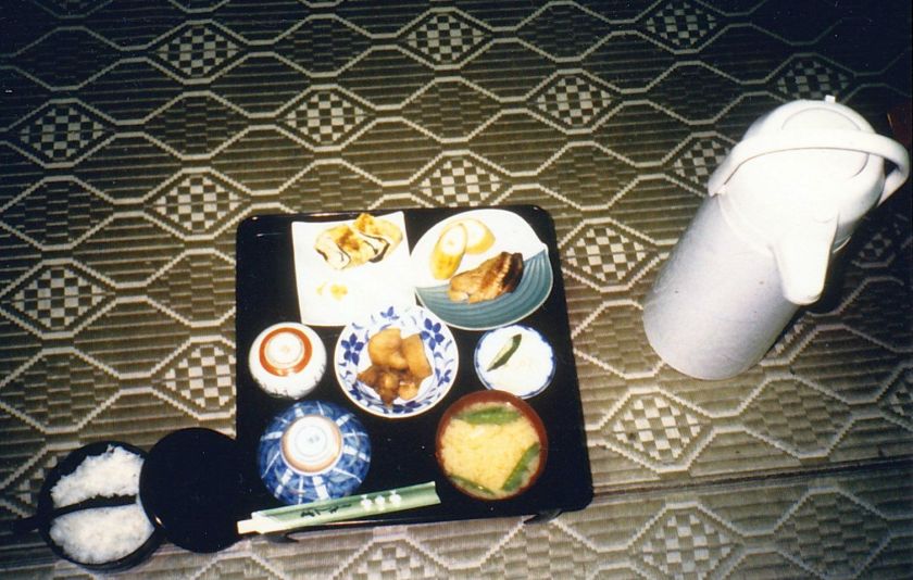 Das Frühstück in der Jugendherberge von Noboribetsu